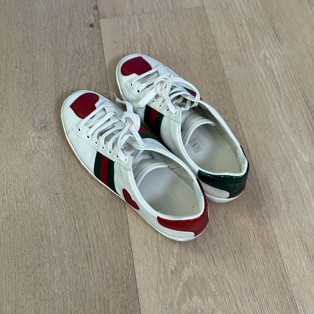 Gucci leather sneakers, in very good condition, not worn much, size EUR38